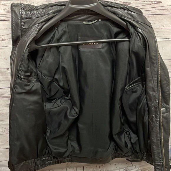 ⭐️HP⭐️Leather Jacket 52 - Picture 7 of 12